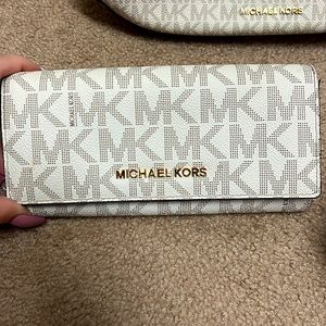 Michael Kors Jet Set Travel Wallet